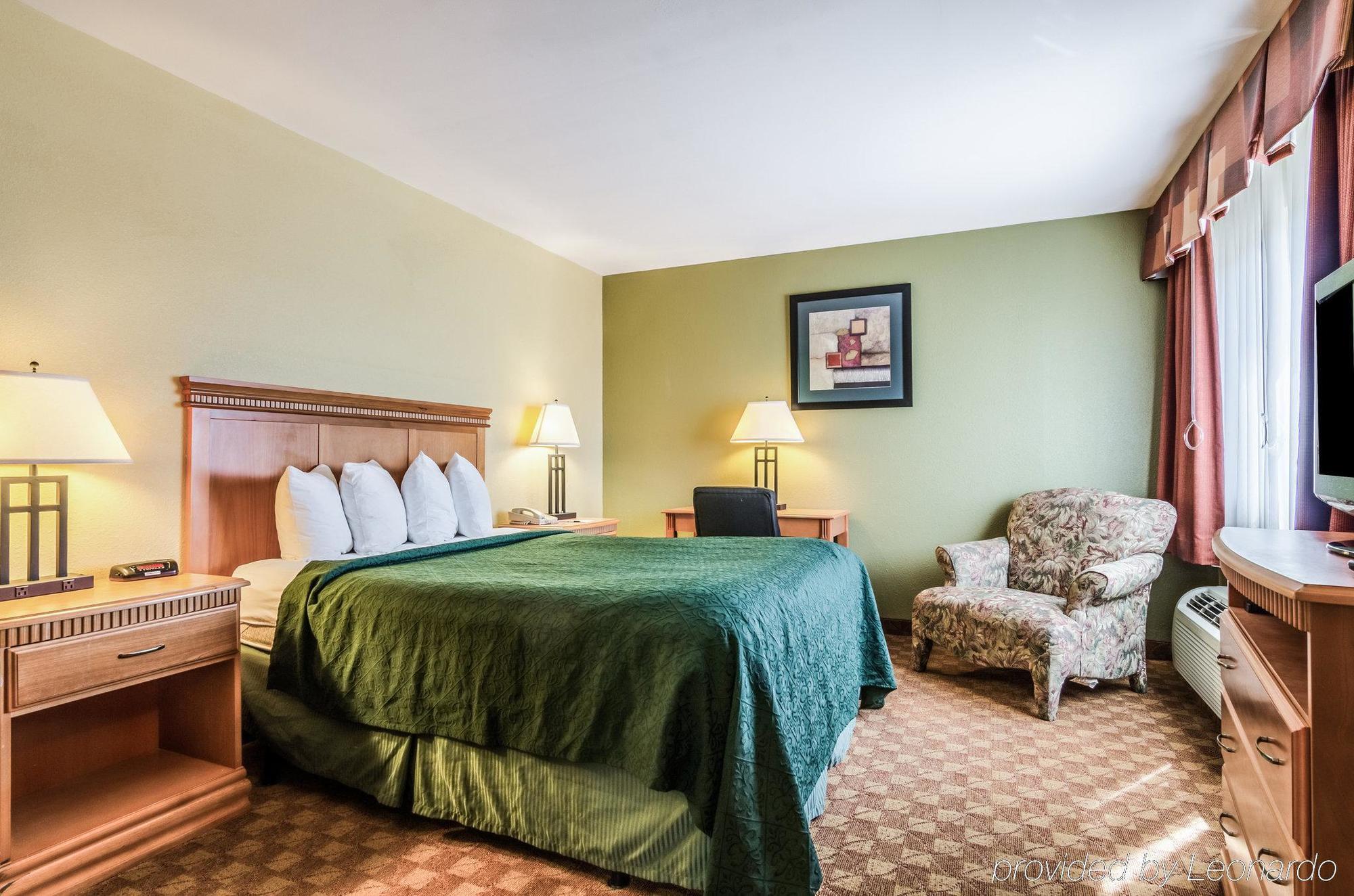Rodeway Inn South Hutchinson Eksteriør bilde