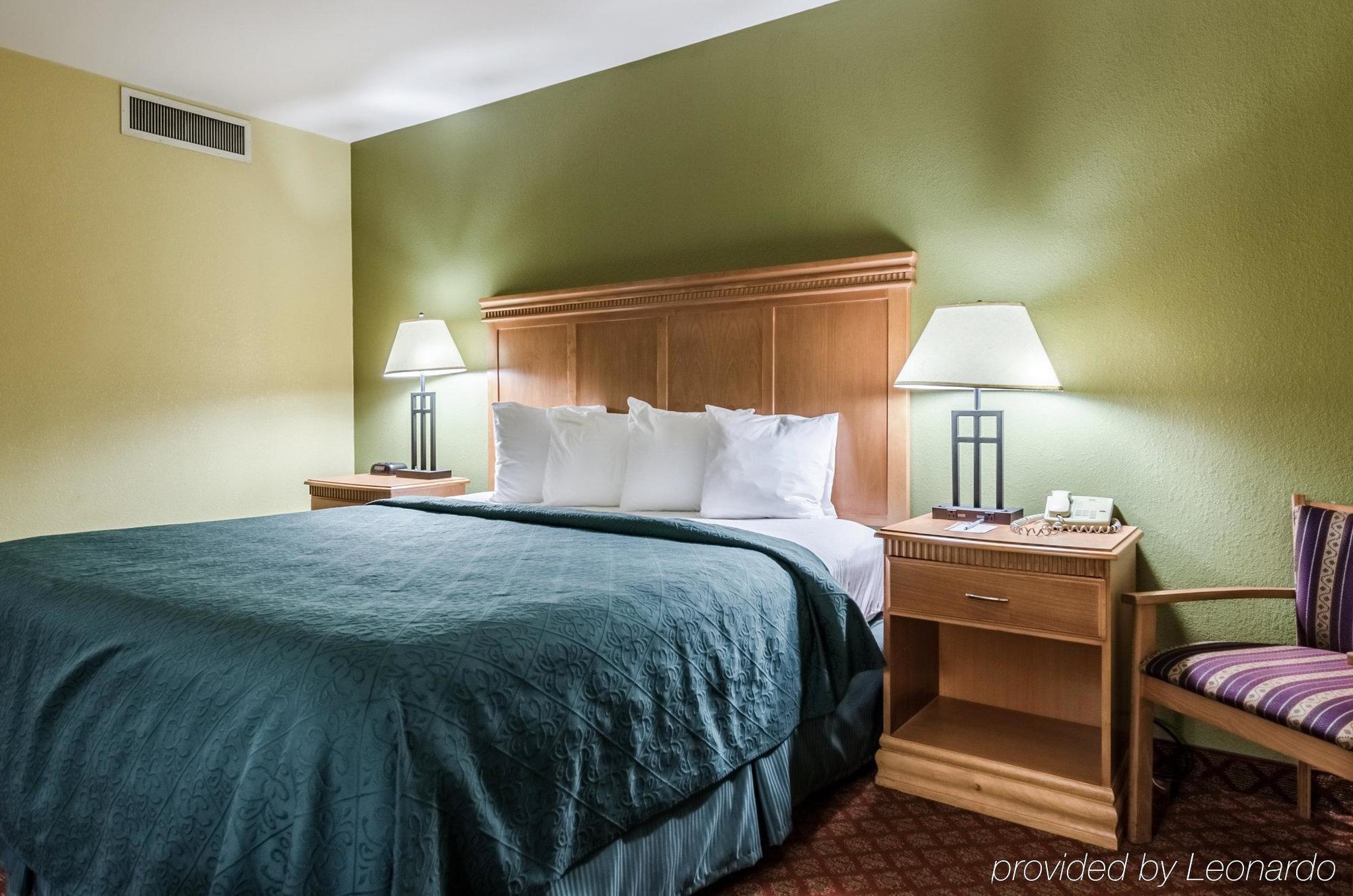 Rodeway Inn South Hutchinson Eksteriør bilde