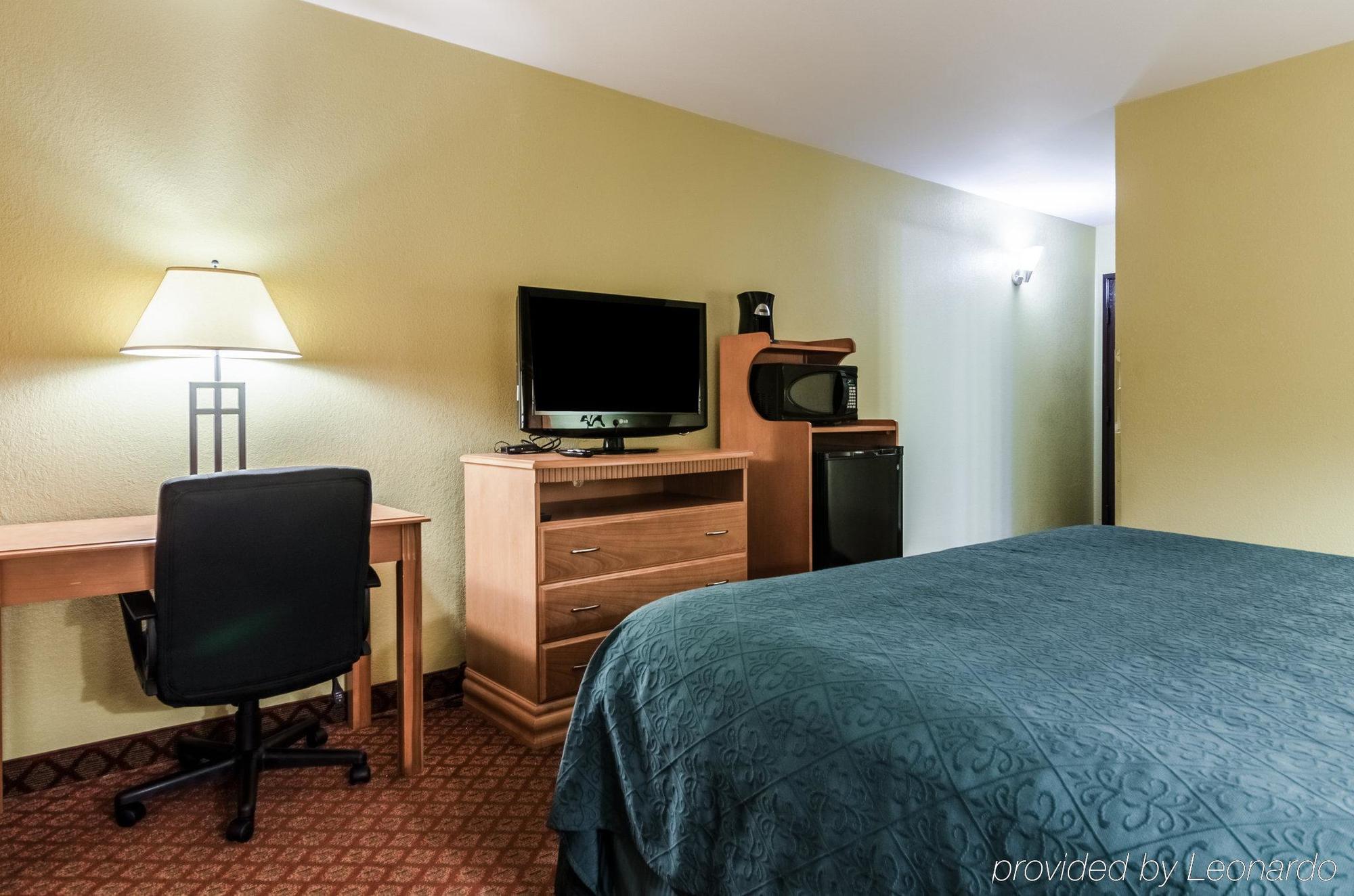 Rodeway Inn South Hutchinson Eksteriør bilde