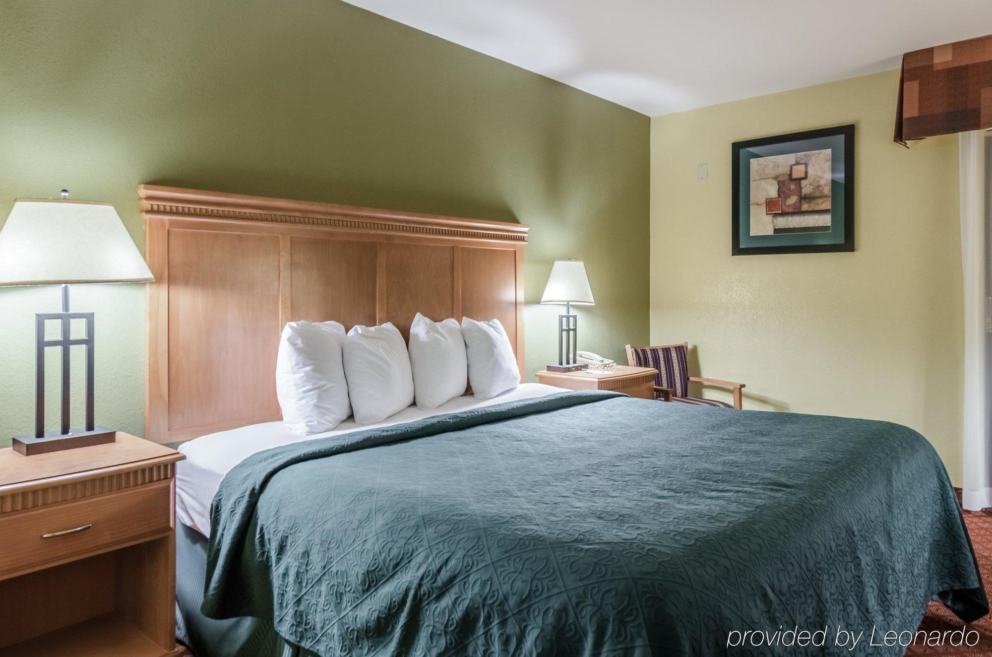 Rodeway Inn South Hutchinson Eksteriør bilde