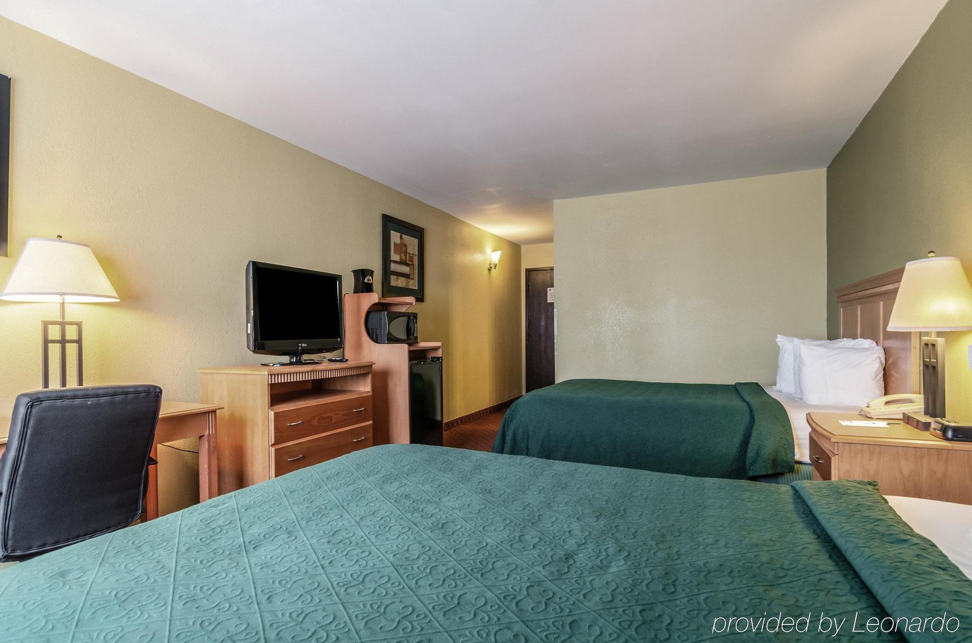 Rodeway Inn South Hutchinson Eksteriør bilde