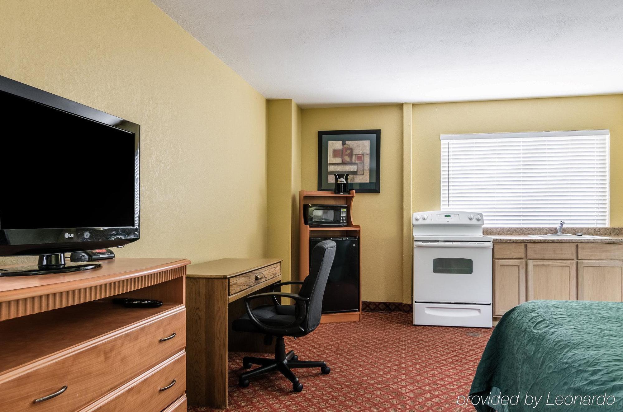 Rodeway Inn South Hutchinson Eksteriør bilde