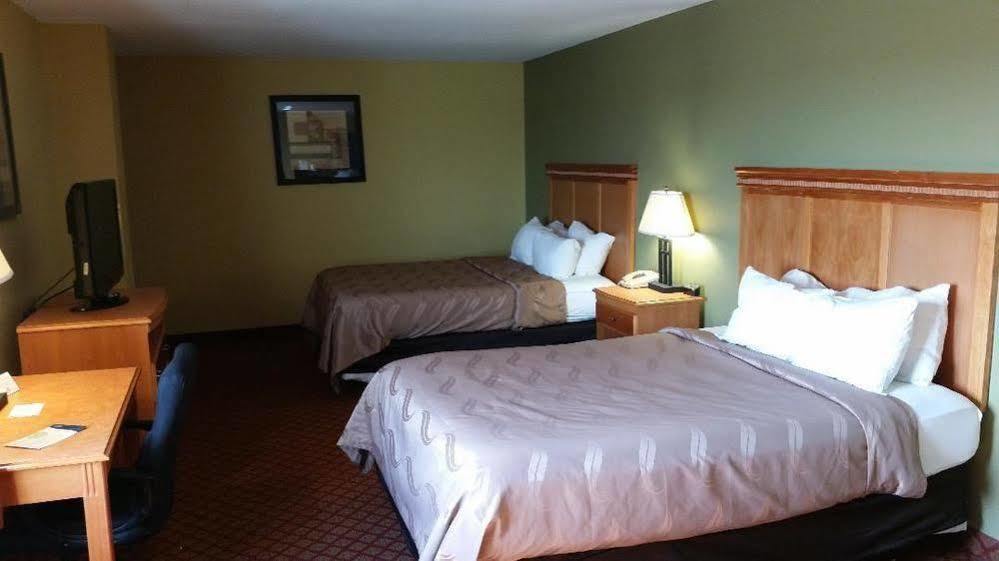 Rodeway Inn South Hutchinson Eksteriør bilde