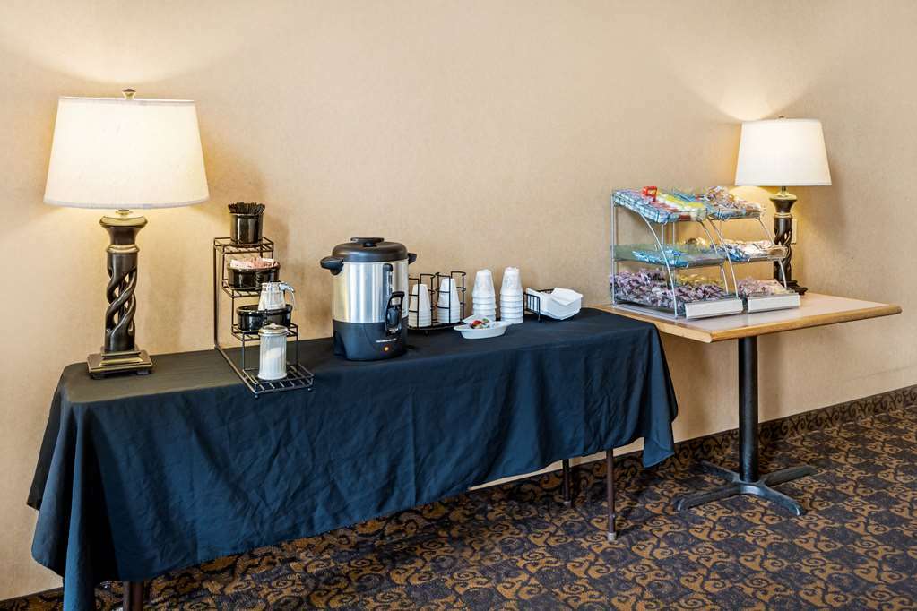 Rodeway Inn South Hutchinson Restaurant bilde